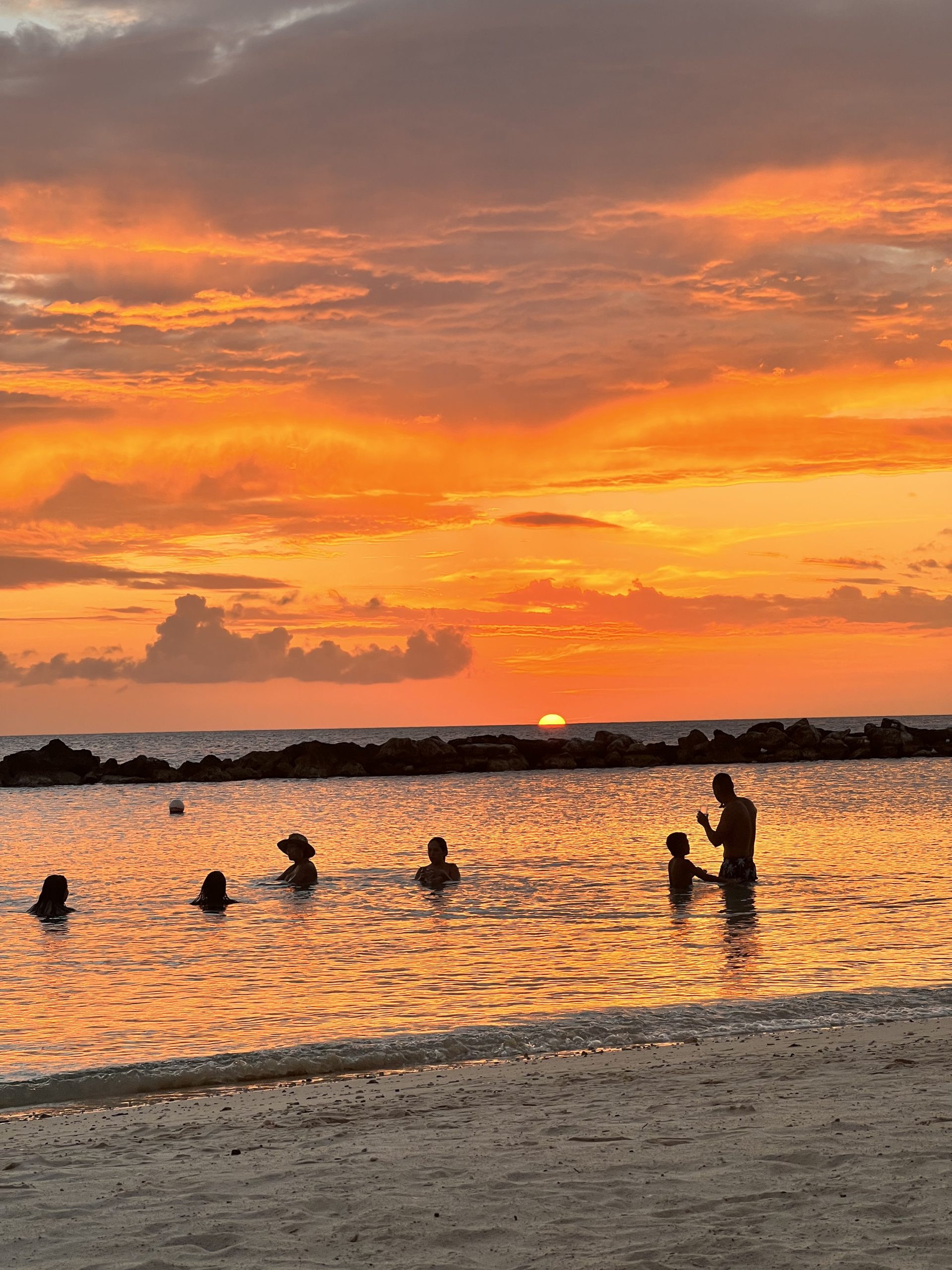 Curaçao, a captivating tropical paradise in the Caribbean, showcasing its vibrant charm and stunning natural beauty; travel guide to Willemstad.