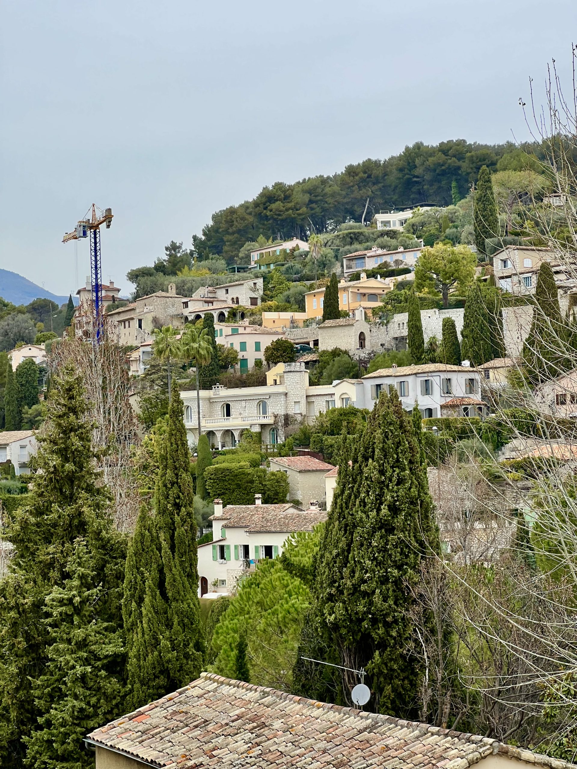 Explore the Captivating Beauty of France - Pictures of Famous Landmarks and Scenic Landscapes; travel guide to Gordes; ; travel guide to Gourdon; travel guide to Saint Paul de Vence.