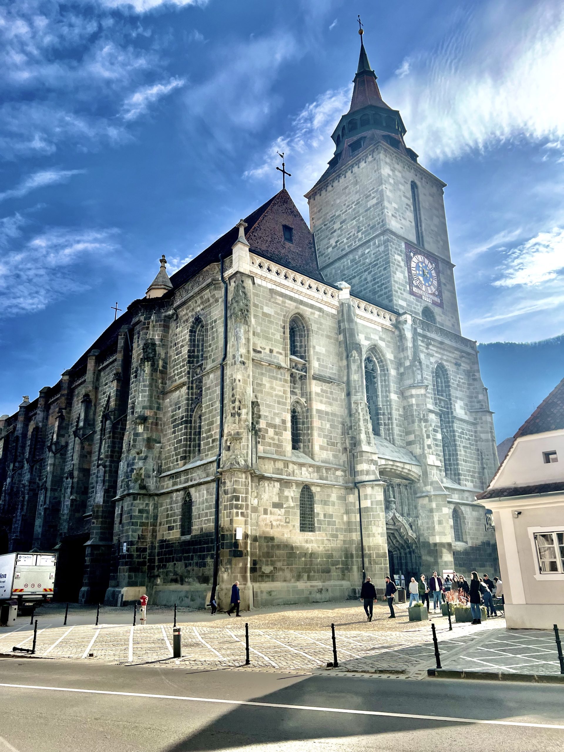 Stunning Gothic church in Brasov, featuring intricate spires and exquisite stone carvings, set amidst picturesque mountains; Guide to Brasov