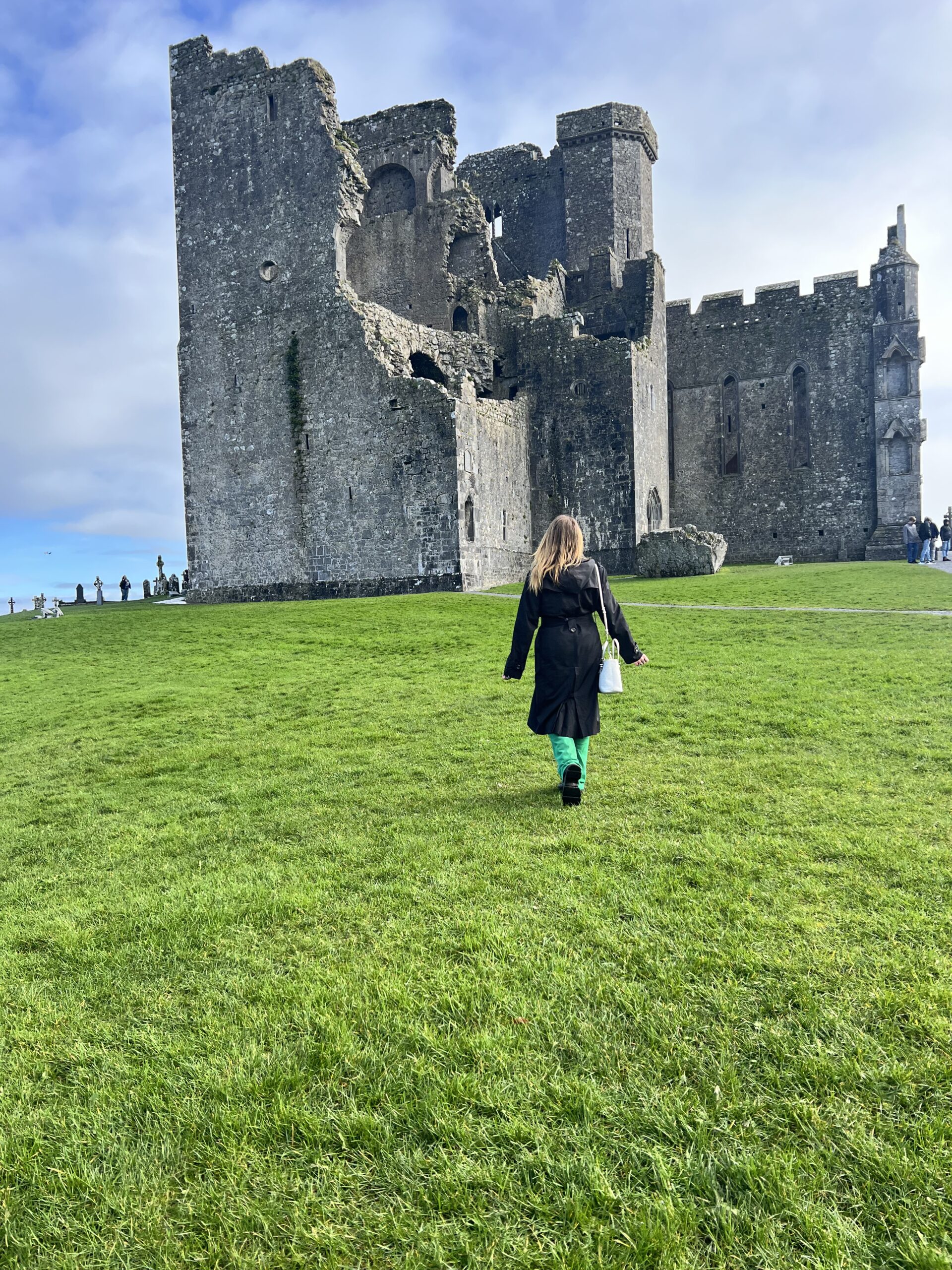 Explore the scenic beauty of Ireland with captivating images showcasing landscapes, castles, and vibrant cities.