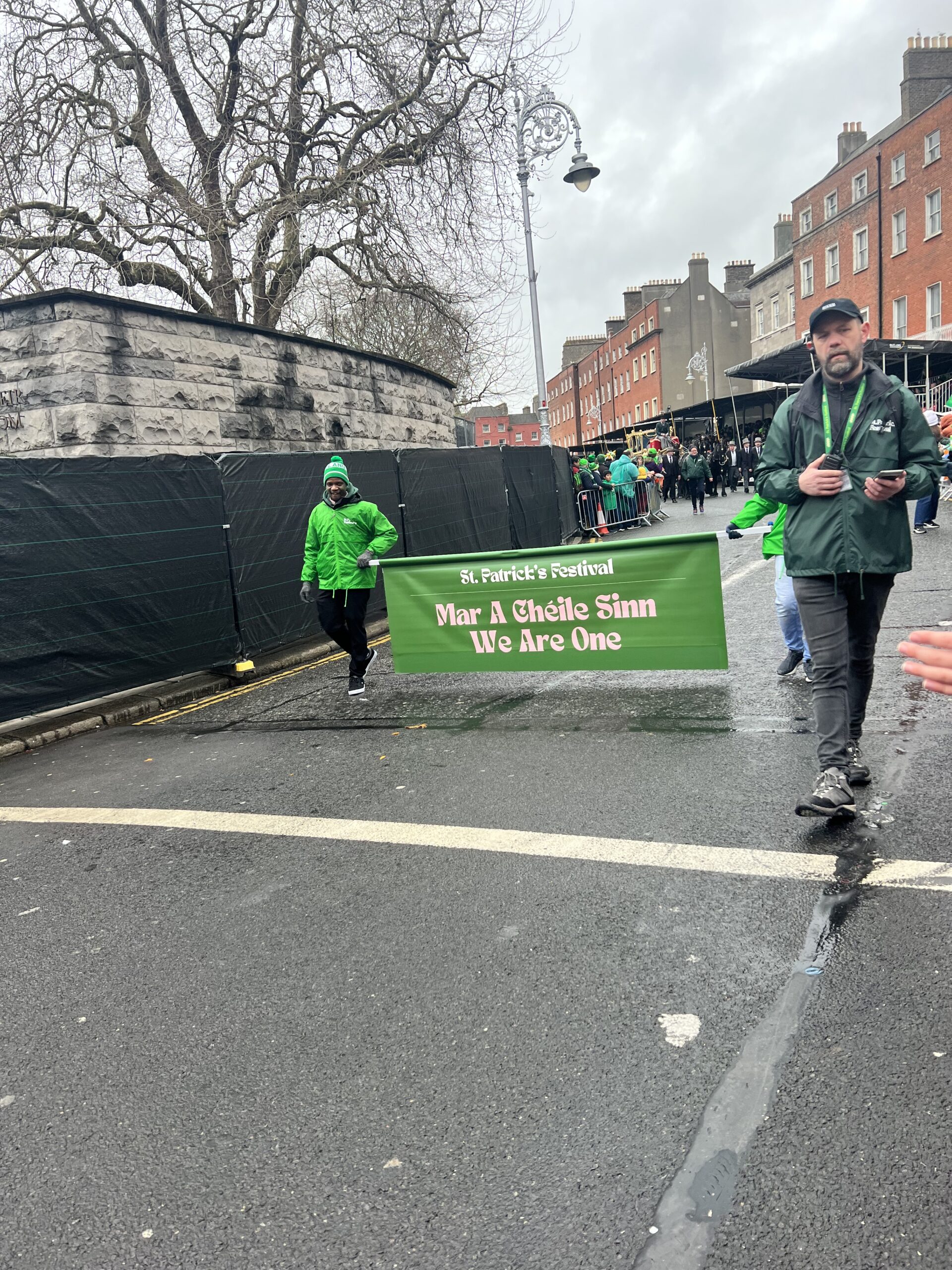 Explore the scenic beauty of Ireland with captivating images showcasing landscapes, castles, and vibrant cities. Plan your journey with this comprehensive travel guide to Ireland; guide to St. Patrick's Day in Dublin