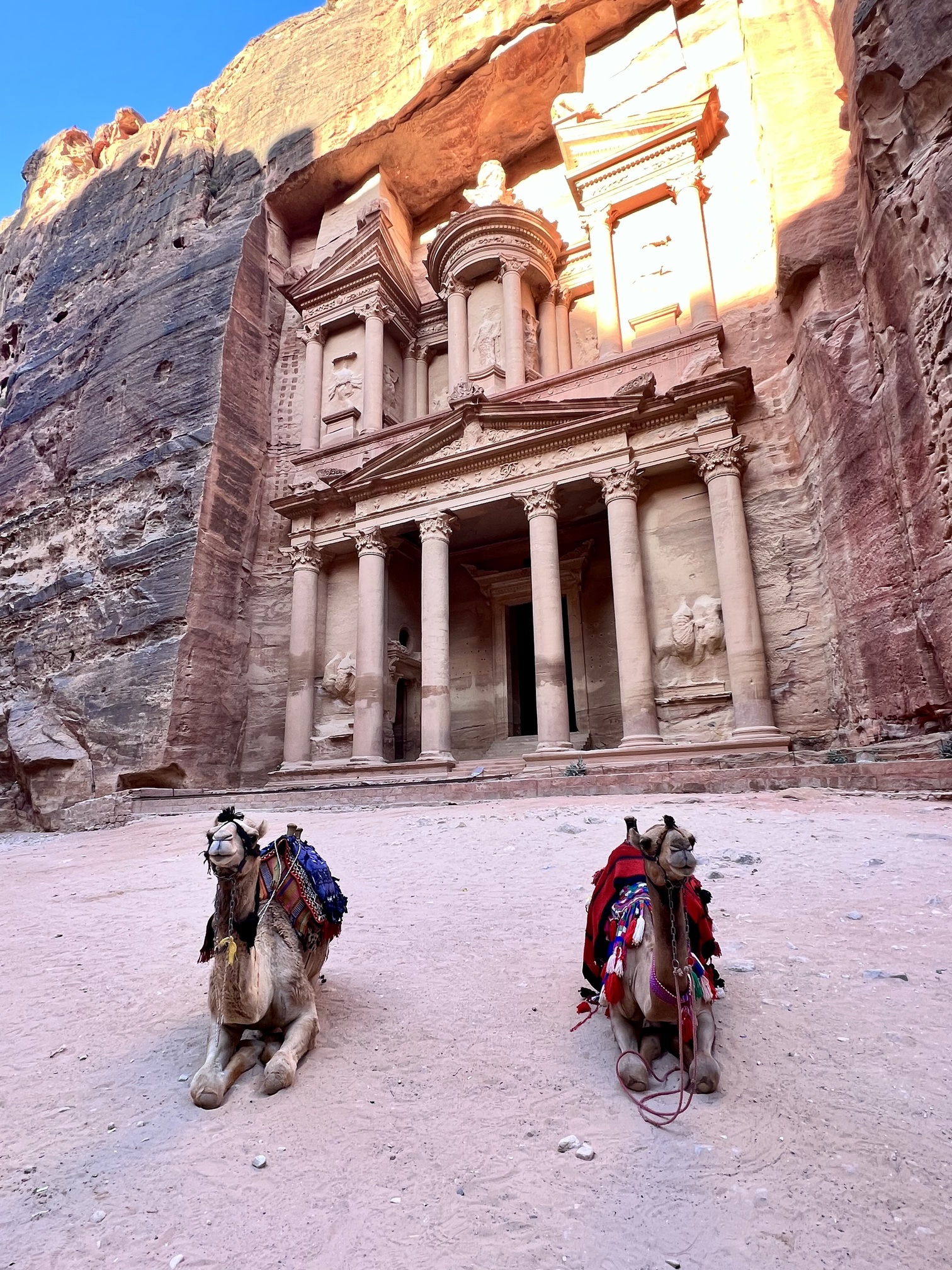 Beautiful landscape of Jordan featuring historic ruins, desert scenery, and unique rock formations. The image highlights Jordan's diverse attractions, including ancient cities, UNESCO World Heritage sites, and stunning natural beauty, making it a popular destination in the Middle East for travelers seeking cultural and outdoor adventures. travel guide to Petra