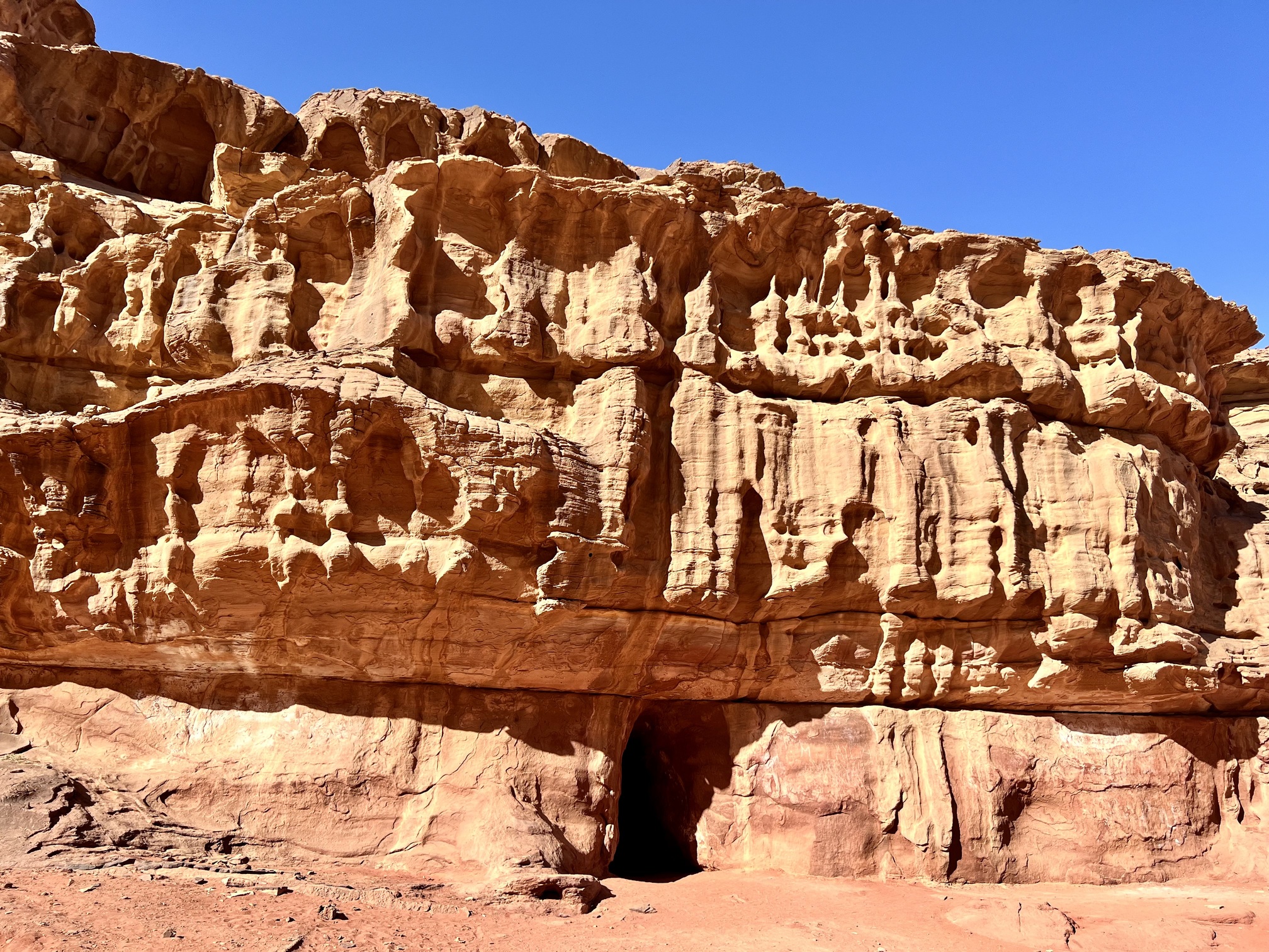 Beautiful landscape of Jordan featuring historic ruins, desert scenery, and unique rock formations. The image highlights Jordan's diverse attractions, including ancient cities, UNESCO World Heritage sites, and stunning natural beauty, making it a popular destination in the Middle East for travelers seeking cultural and outdoor adventures. Travel guide to Wadi Rum