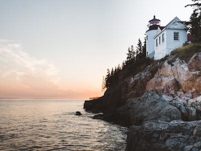 Eerie haunted locations in Maine, featuring ghostly lighthouses, abandoned asylums, and historic inns with paranormal activity. Explore spooky sites like the haunted Seguin Island Lighthouse, Fort Knox, and The Kennebunk Inn. #HauntedMaine #GhostStories #ParanormalActivity #MaineLegends #SpookyTravel