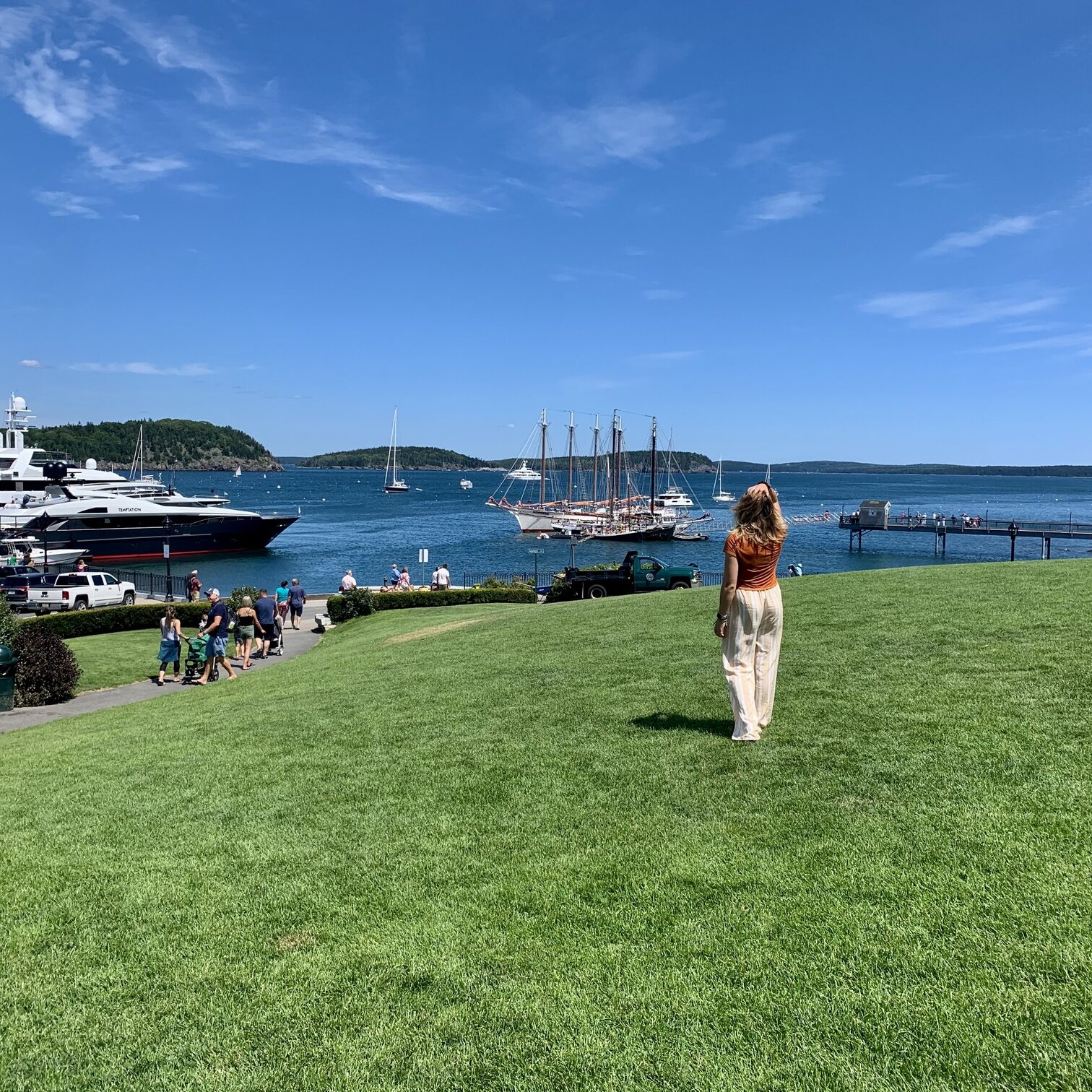 Experience the breathtaking coastal beauty of Bar Harbor, Maine, with stunning waterfront views, rugged cliffs, and charming New England architecture. This gateway to Acadia National Park offers scenic harbors, fresh seafood, and unforgettable sunrises over the Atlantic. A must-visit destination for nature lovers and travelers exploring Maine’s coast. #BarHarborMaine #CoastalViews #VisitMaine