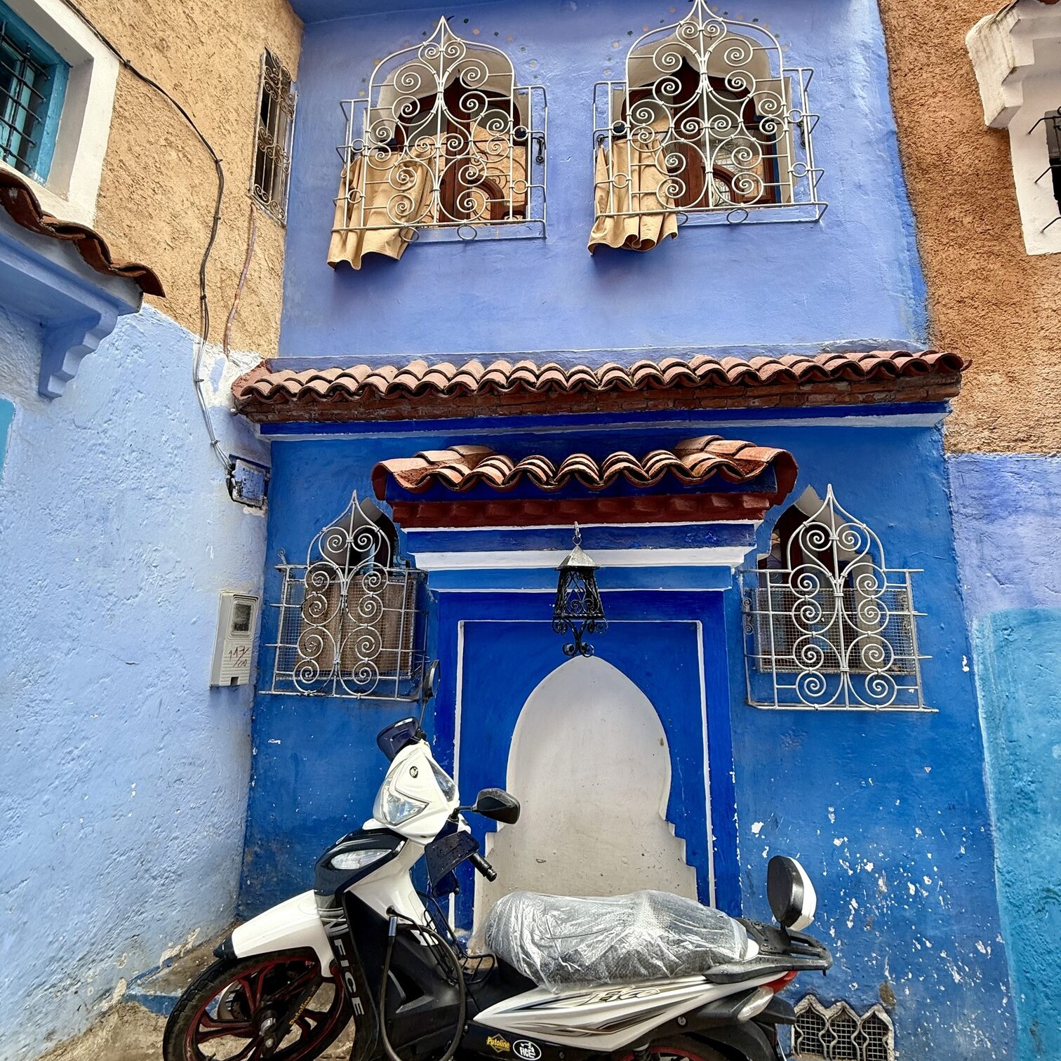 IMG_2616 Colorful streets of Chefchaouen Morocco, known as the Blue City, featuring iconic blue-washed buildings, traditional Moroccan architecture, and scenic Rif Mountain views — top travel destination in Northern Morocco for photography, culture, and authentic experiences.