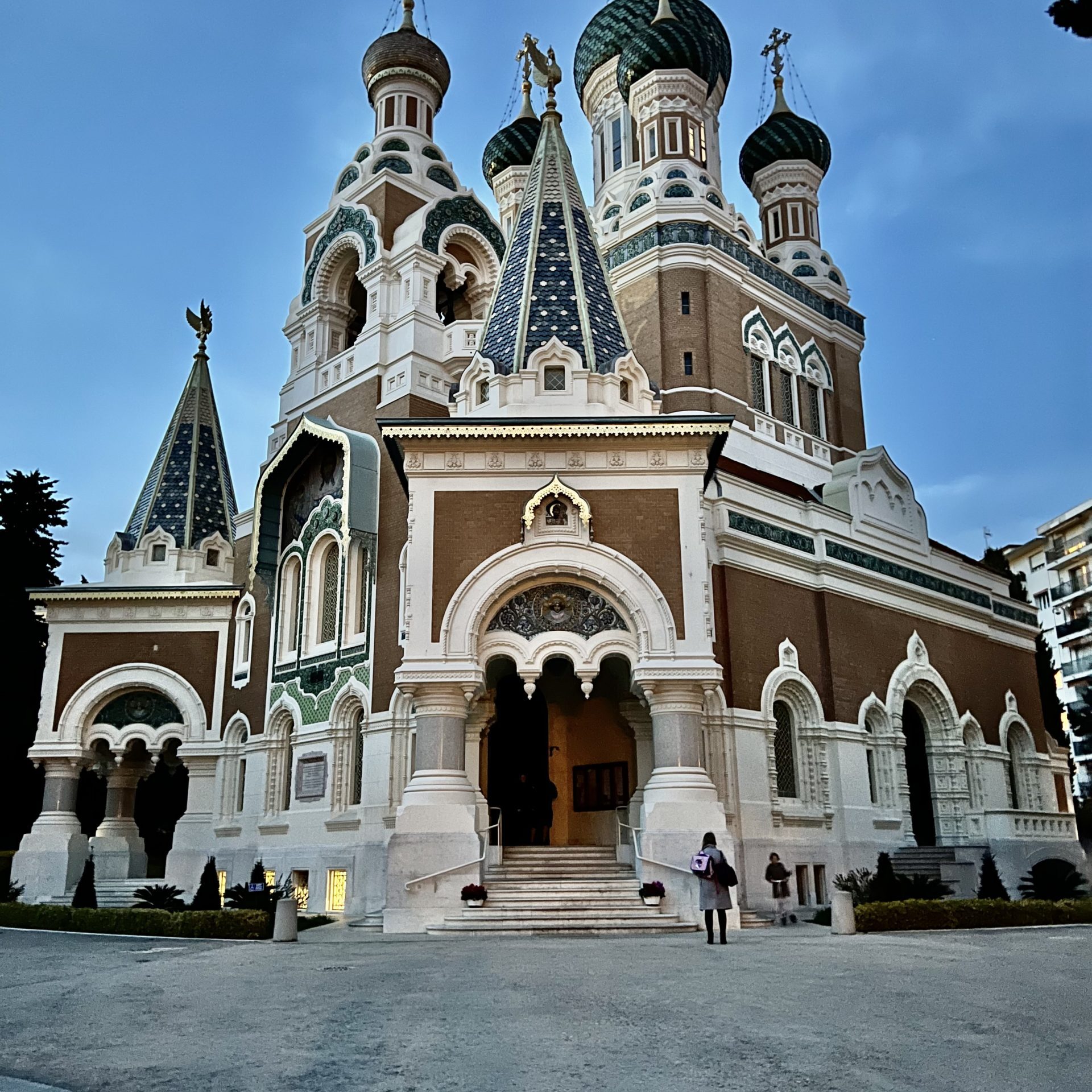 Explore the Captivating Beauty of France - Pictures of Famous Landmarks and Scenic Landscapes.